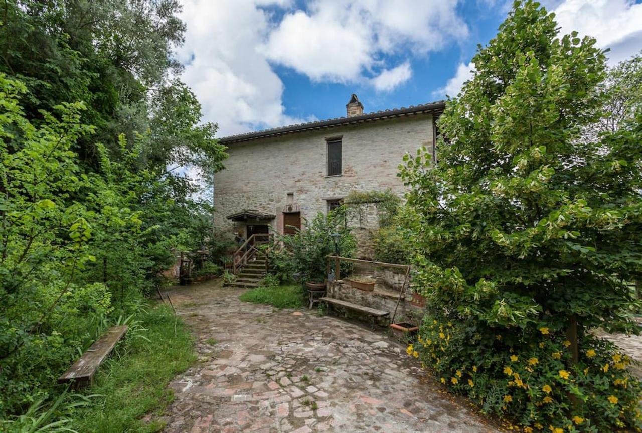 Agriturismo Il Poggio Degli Scoiattoli Bed & Breakfast Perugia Bagian luar foto